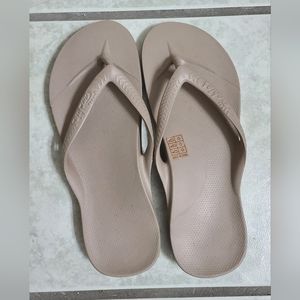 Archies Arch Support Flip Flops *New never worn*